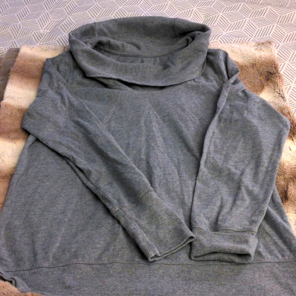 Casual cowl neck jersey.